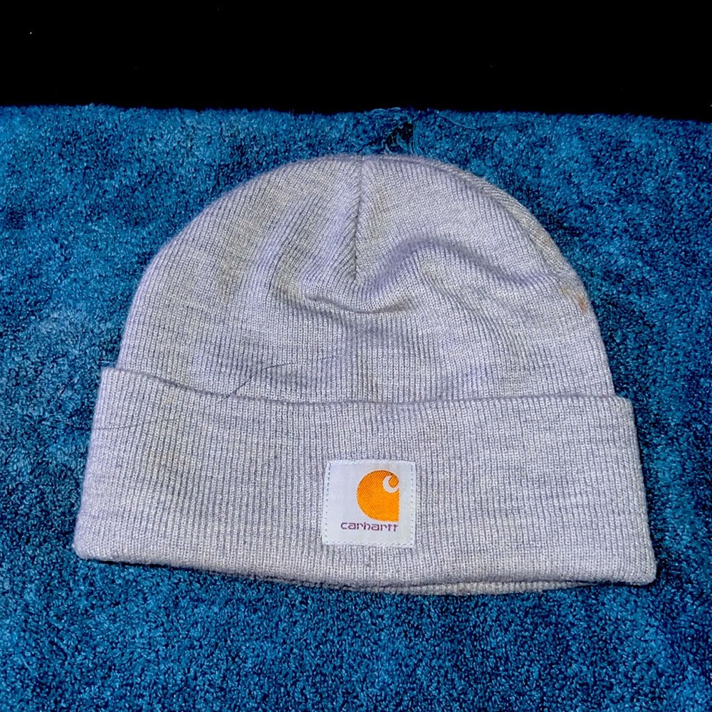 Cargartt grey beanie grey for job sites and the wintertime condition is 8/10
